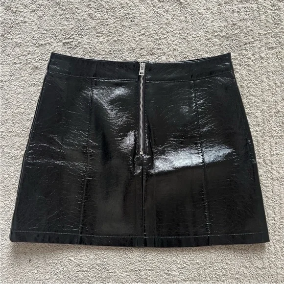 TOPSHOP Black Shiny PVC Fitted Mini Skirt with Front Zip - Picture 7 of 12